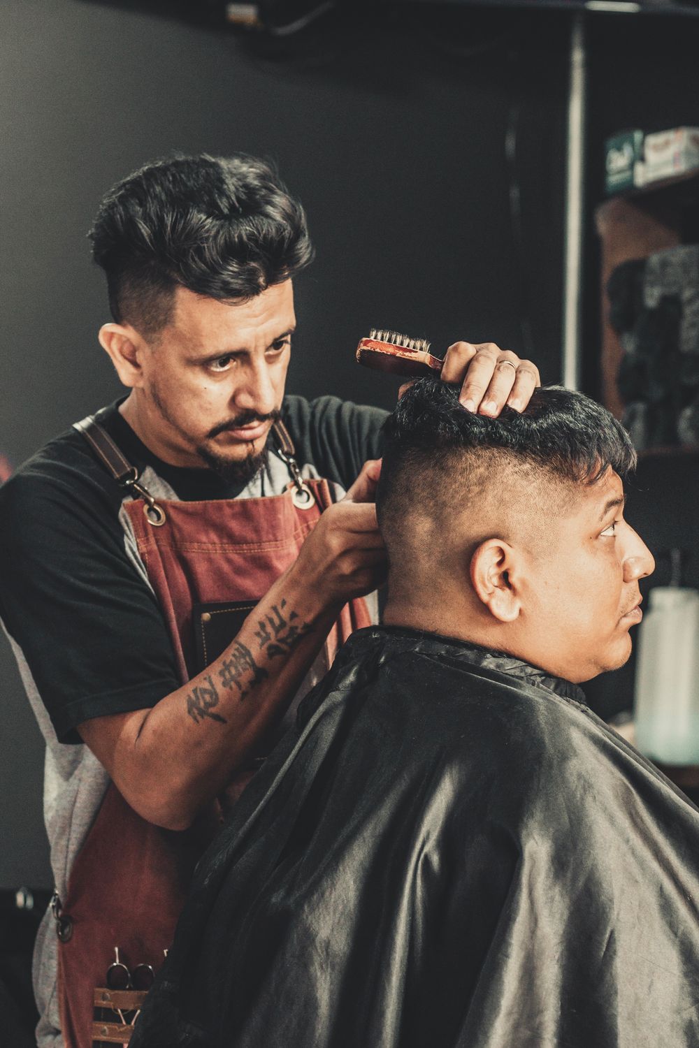 Dante Rios mid-cut with a client