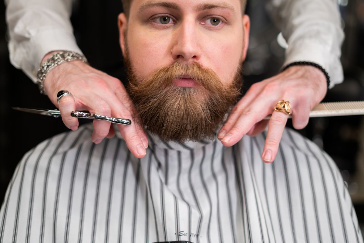 Symmetric beard trim with shears